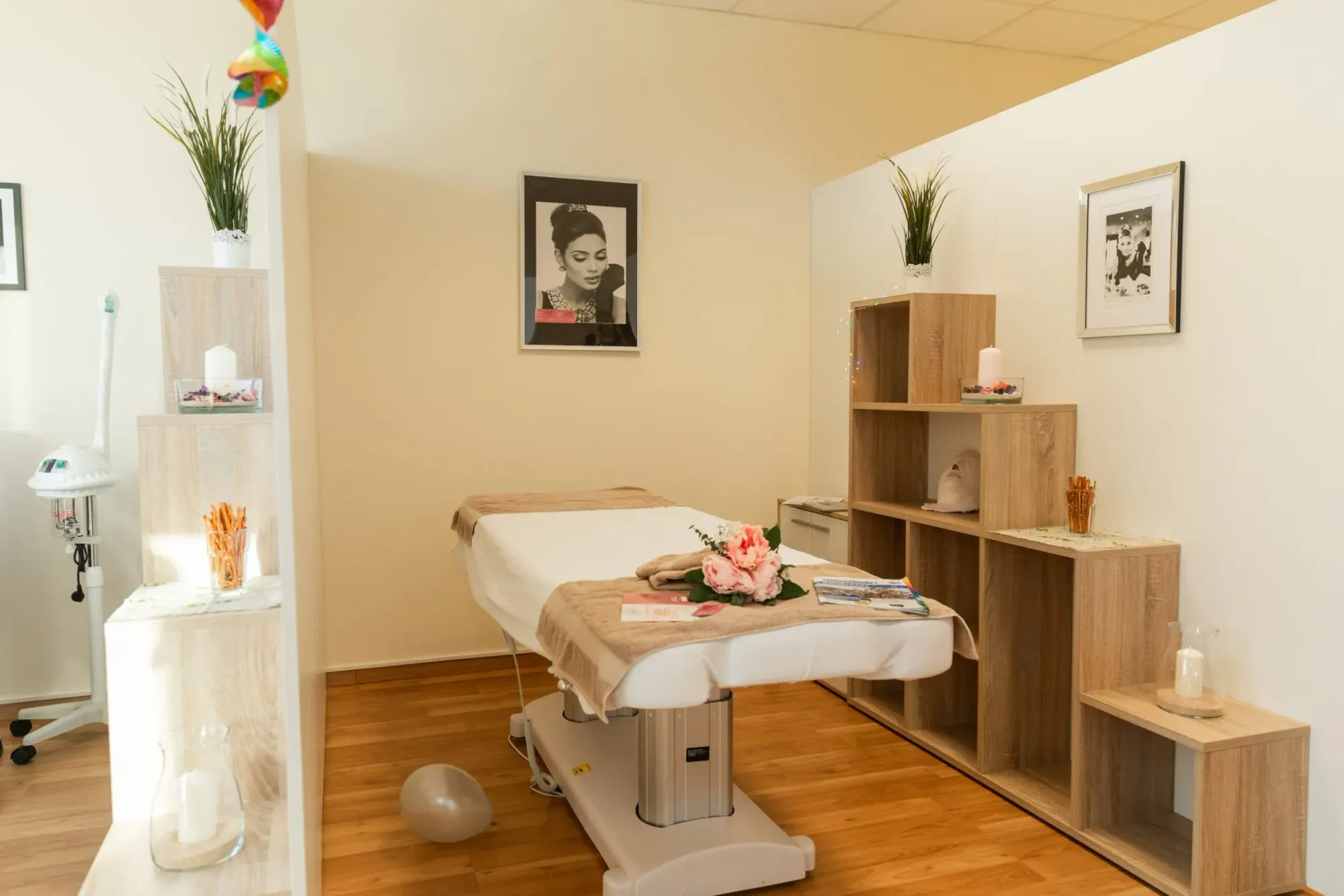 Behandlungsraum von Nina’s Beauty LOUNGE in Wiener Neudorf